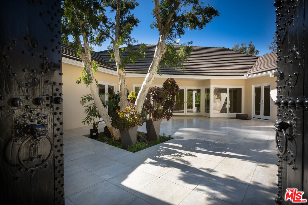 9504 Heather Road Beverly Hills, CA 90210 - Photo 5 of 31