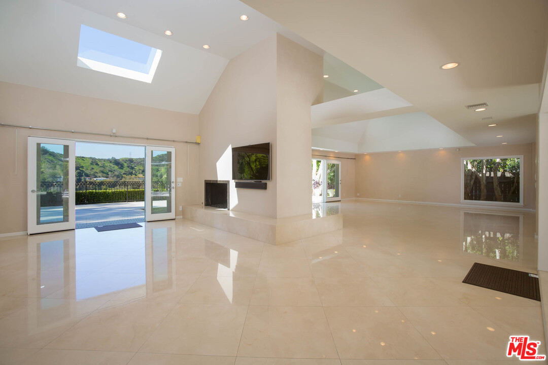9504 Heather Road Beverly Hills, CA 90210 - Photo 9 of 31