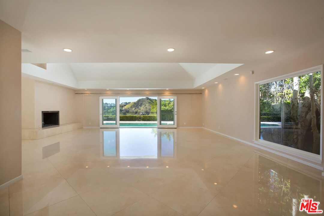 9504 Heather Road Beverly Hills, CA 90210 - Photo 10 of 31