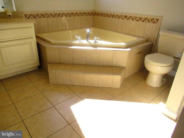 26806 Three Notch Road Mechanicsville, MD 20659 - Photo 15 of 24 Bath (Master)