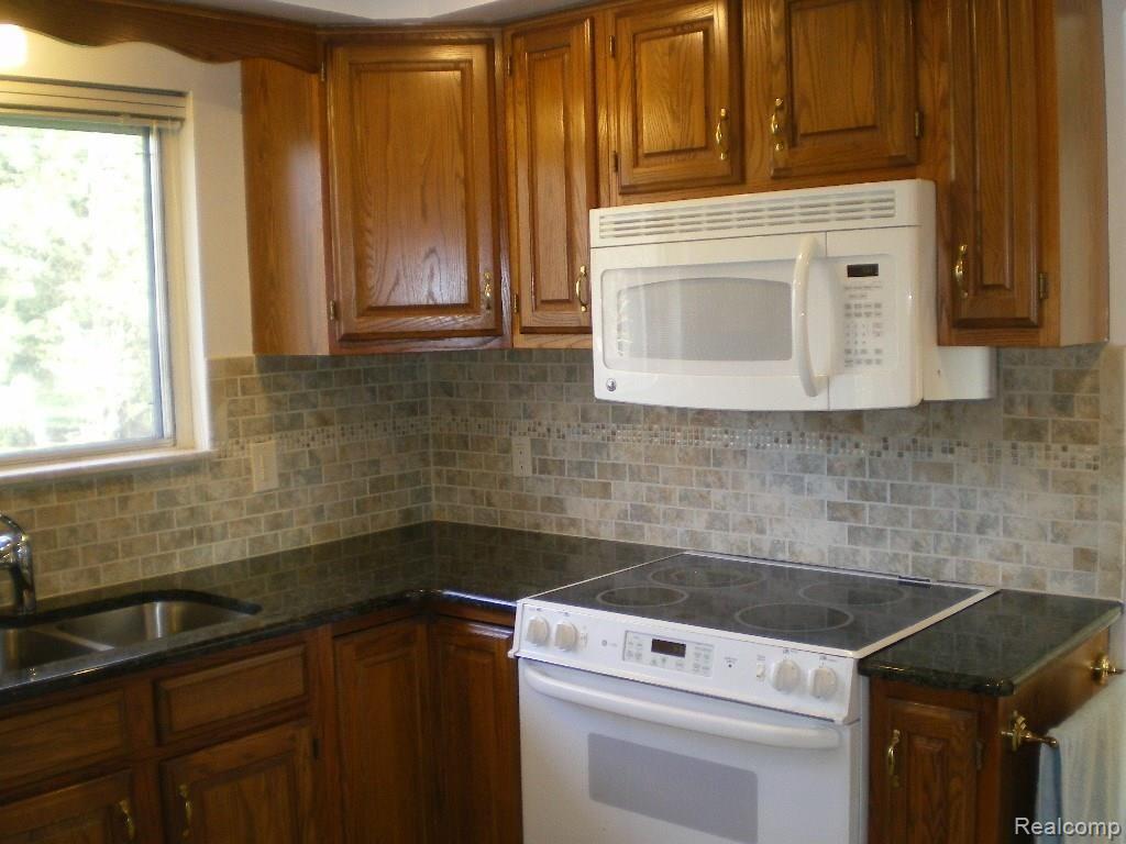 973 Hampstead Lane Rochester Hills, MI 48309 - Photo 22 of 40