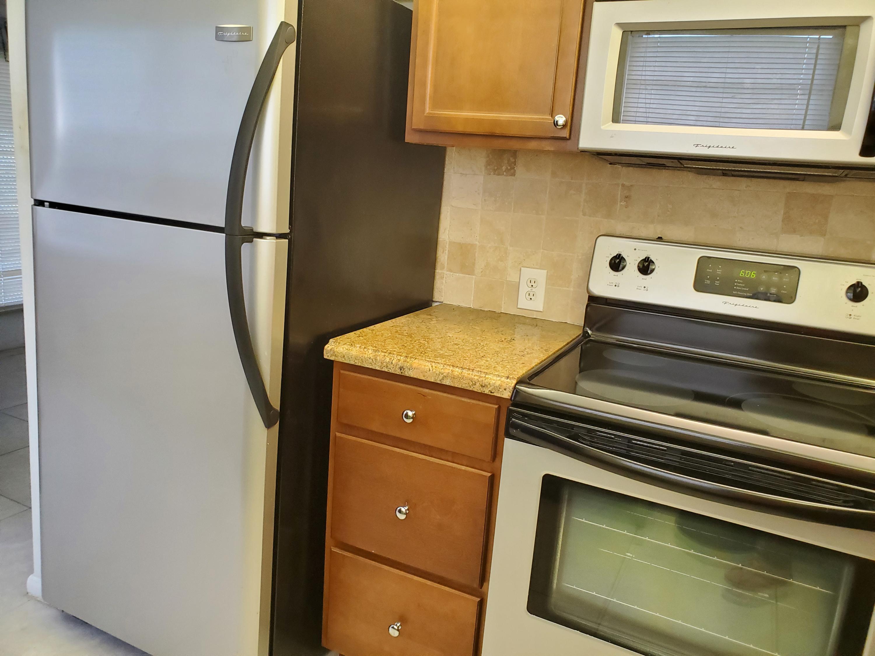 98 Mansfield Drive, Unit C Boca Raton, FL 33434 - Photo 6 of 17 KITCHEN