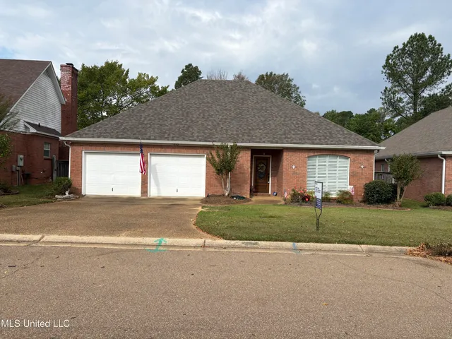 $309,900 | 570 Spring Lake Drive, Pearl, MS 39208