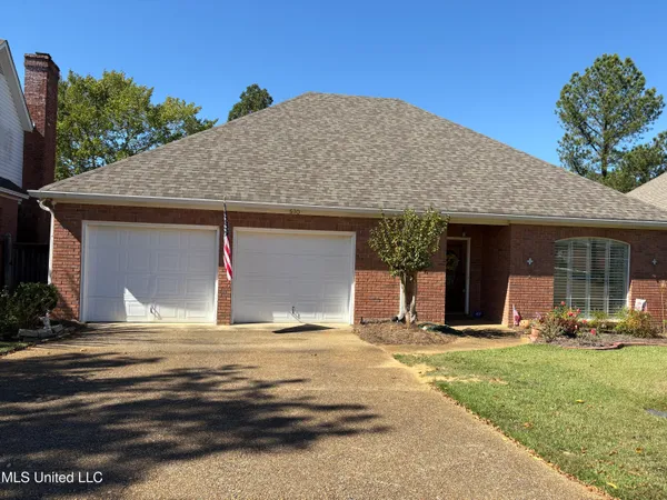 $299,900 | 570 Spring Lake Drive, Pearl, MS 39208