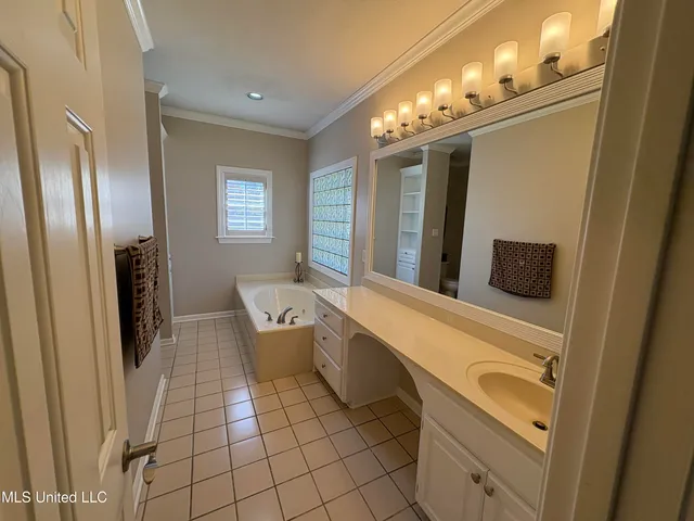 $309,900 | 570 Spring Lake Drive, Pearl, MS 39208