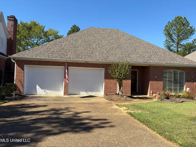 $309,900 | 570 Spring Lake Drive, Pearl, MS 39208
