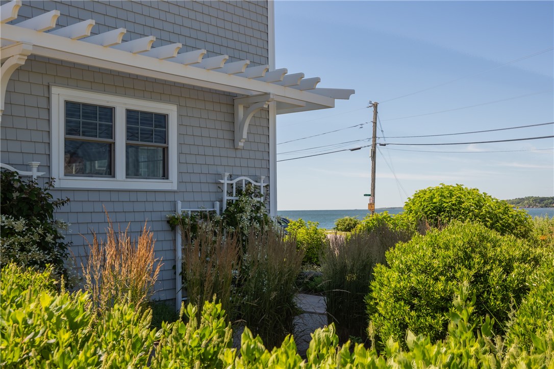 292 High Hill Road Tiverton, RI 02878 - Photo 2 of 46