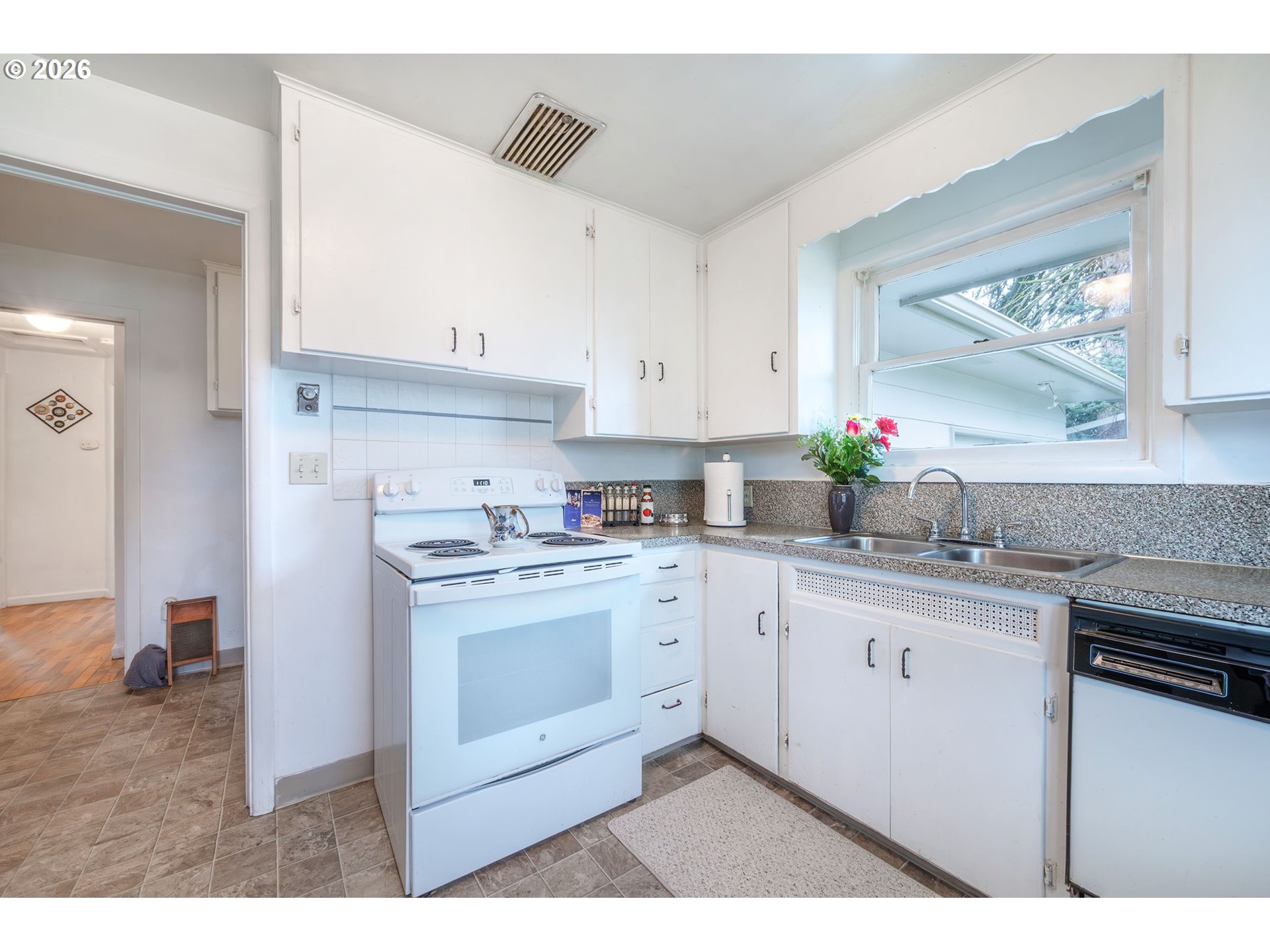 2495 G Street Springfield, OR 97477 - Photo 13 of 43