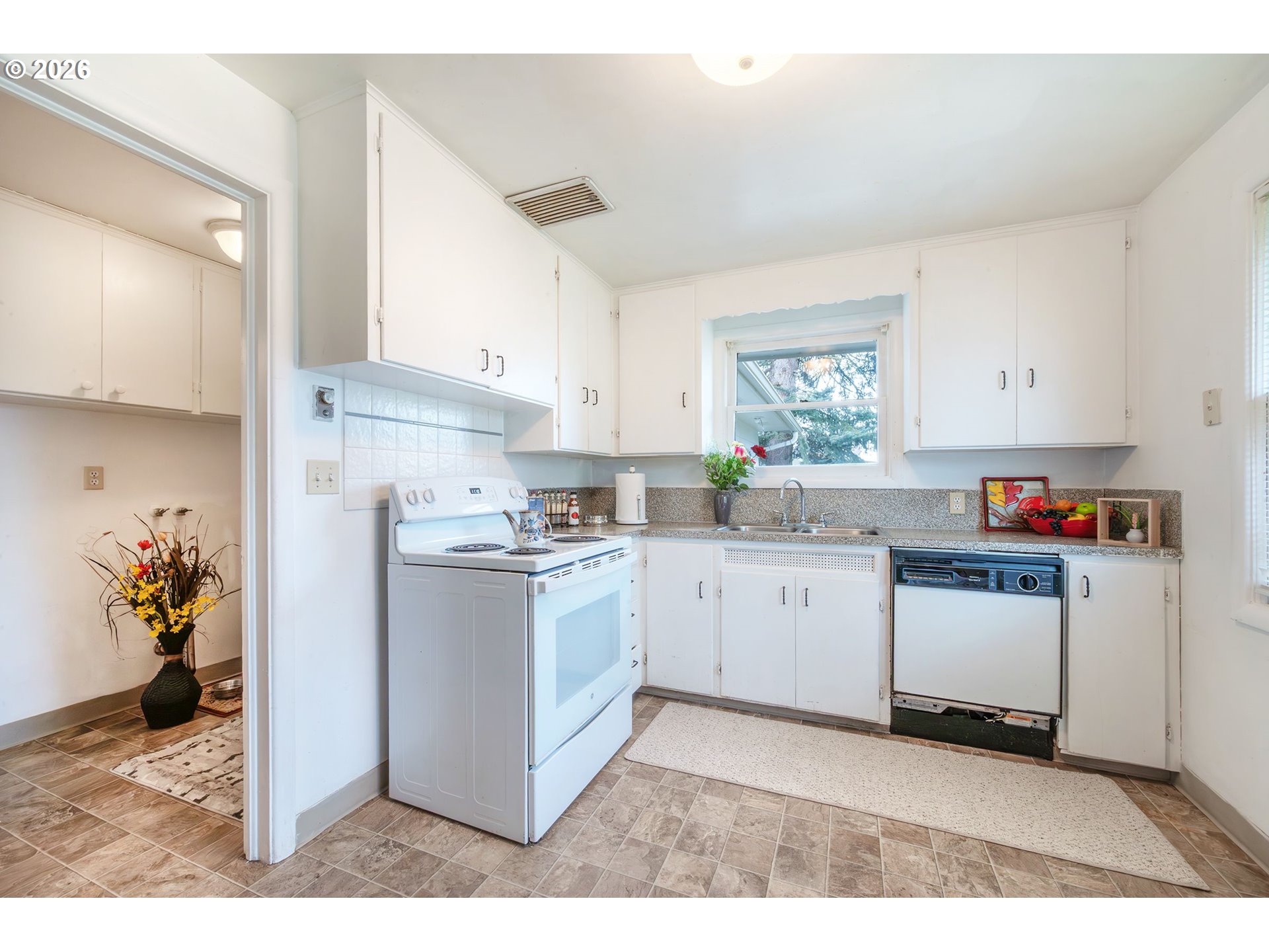 2495 G Street Springfield, OR 97477 - Photo 9 of 43