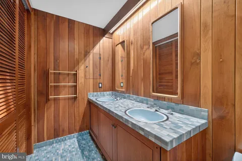 $950,000 | 401 Willington Drive, Silver Spring, MD 20904