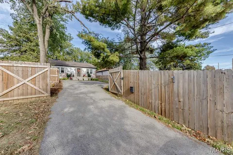 $227,000 | 2825 Telegraph Road, St. Louis, MO 63125