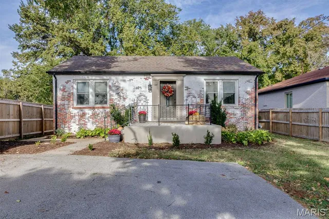 $220,000 | 2825 Telegraph Road, St. Louis, MO 63125