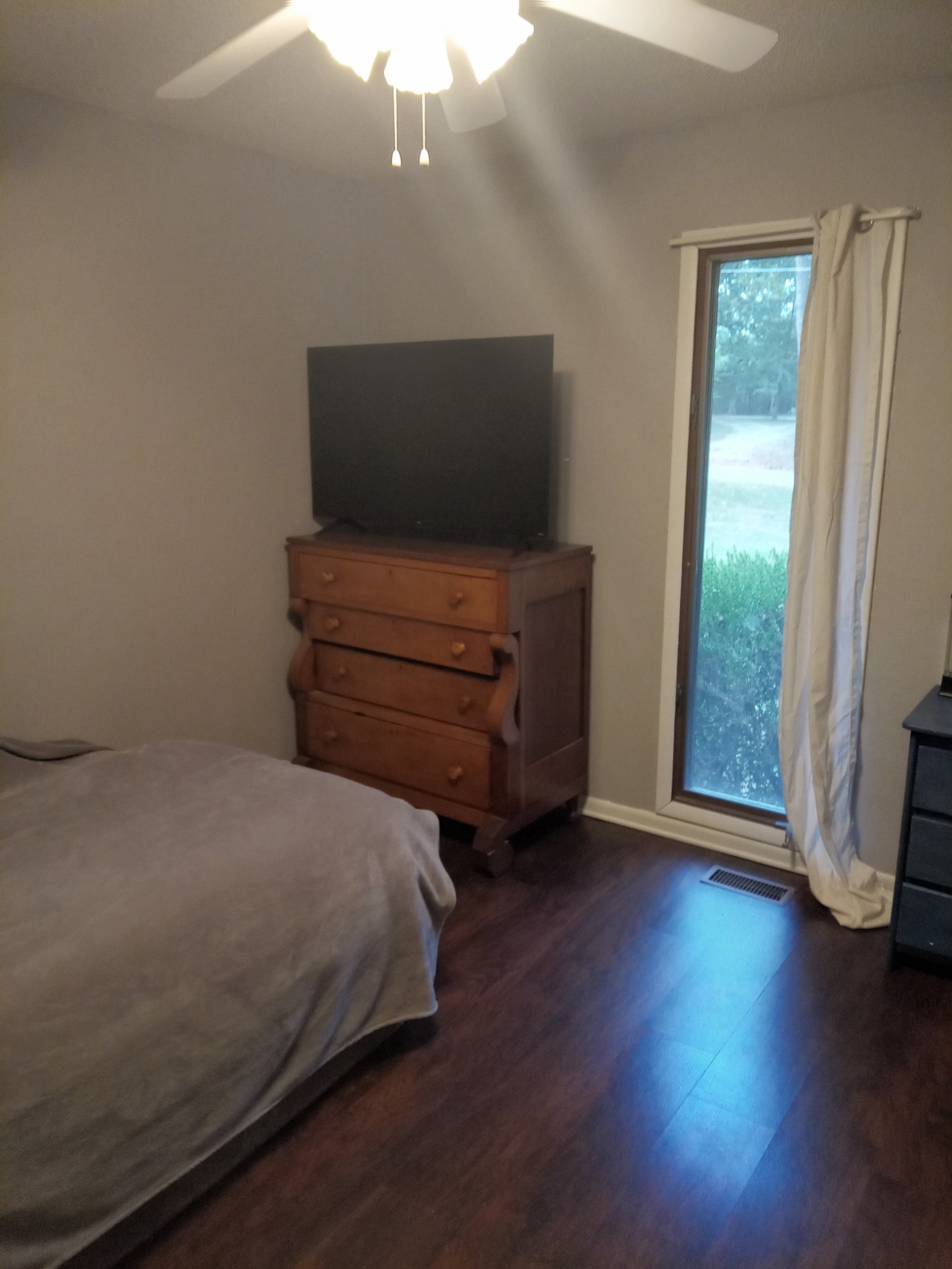 281 Myers Road Winchester, TN 37398 - Photo 14 of 31 a bedroom with a bed and wooden floor
