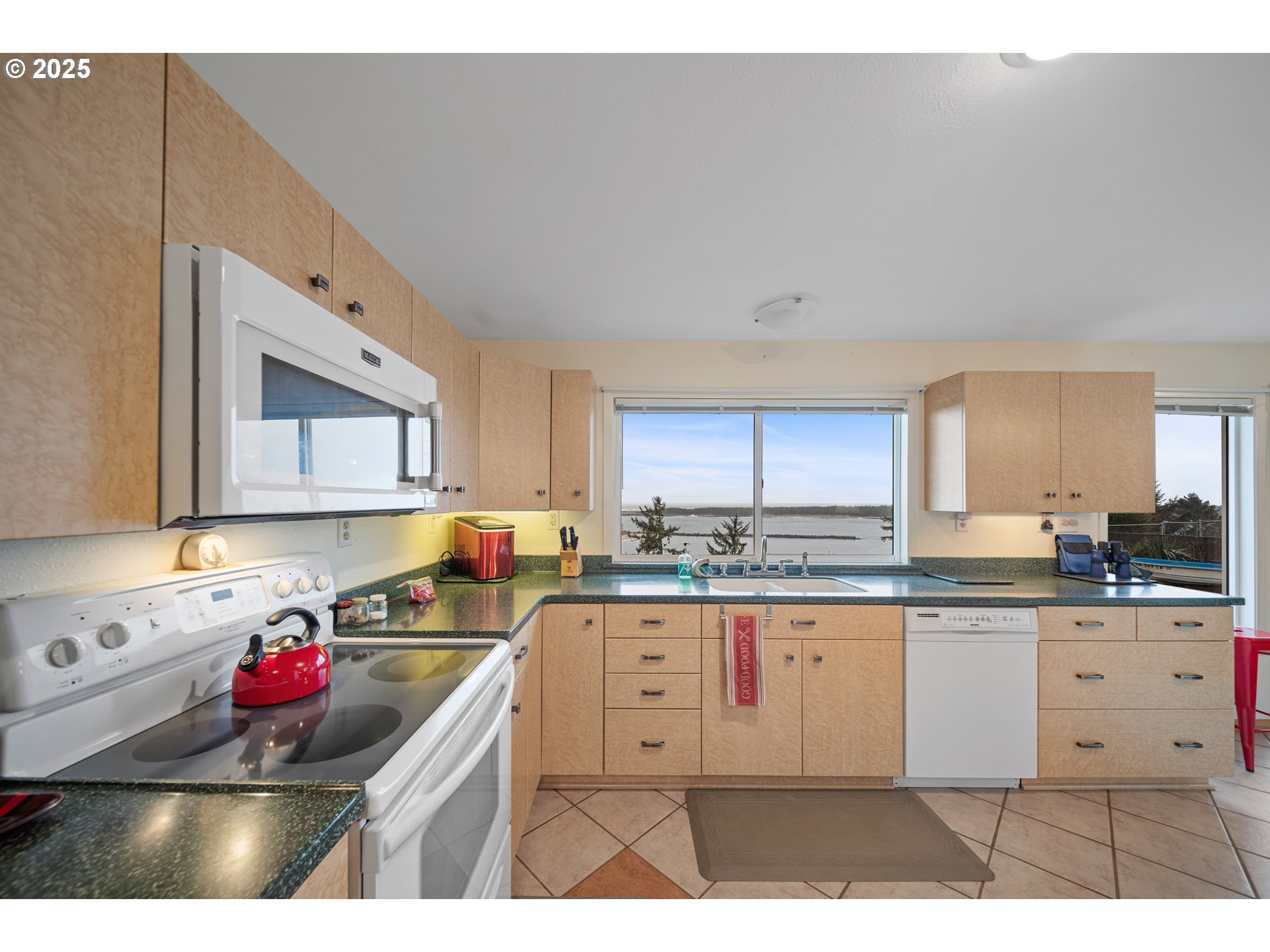 335 Sunset Drive Reedsport, OR 97467 - Photo 3 of 44 Kitchen