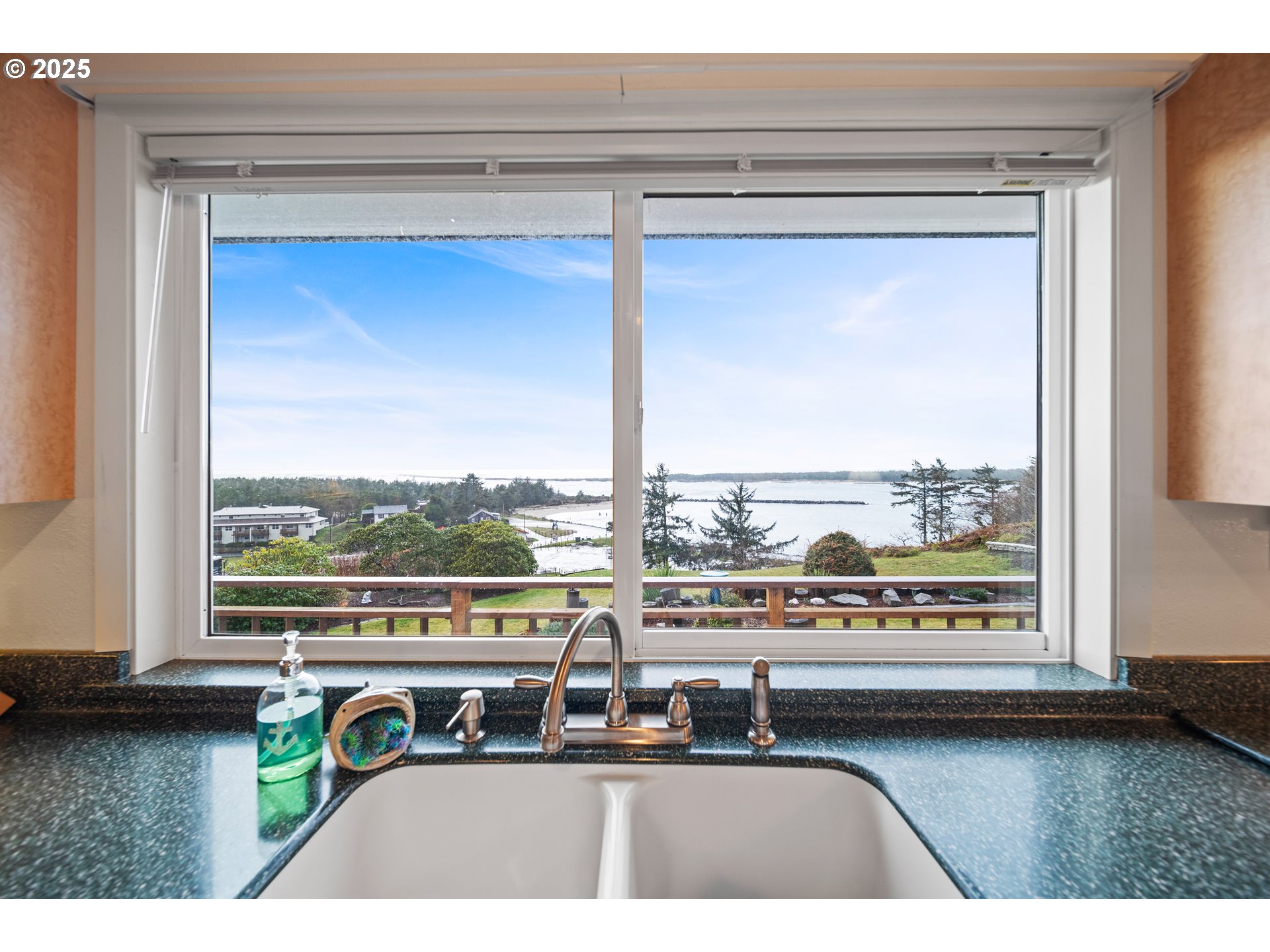 335 Sunset Drive Reedsport, OR 97467 - Photo 4 of 44 View