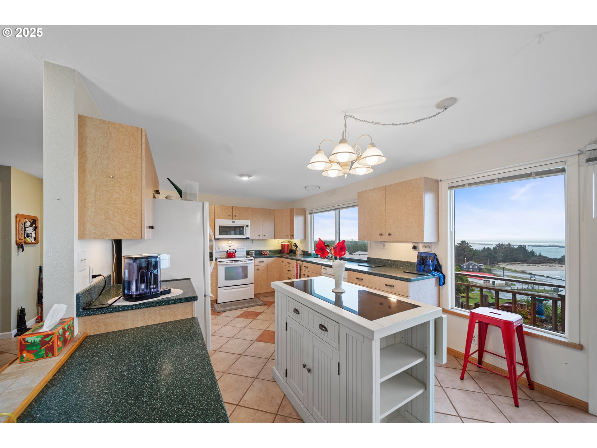 335 Sunset Drive Reedsport, OR 97467 - Photo 5 of 44 Kitchen
