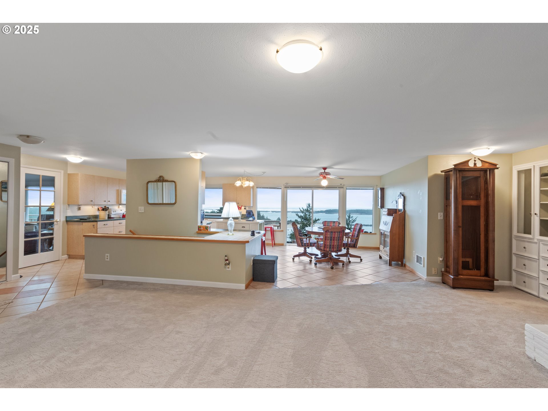 335 Sunset Drive Reedsport, OR 97467 - Photo 8 of 44 Living Room