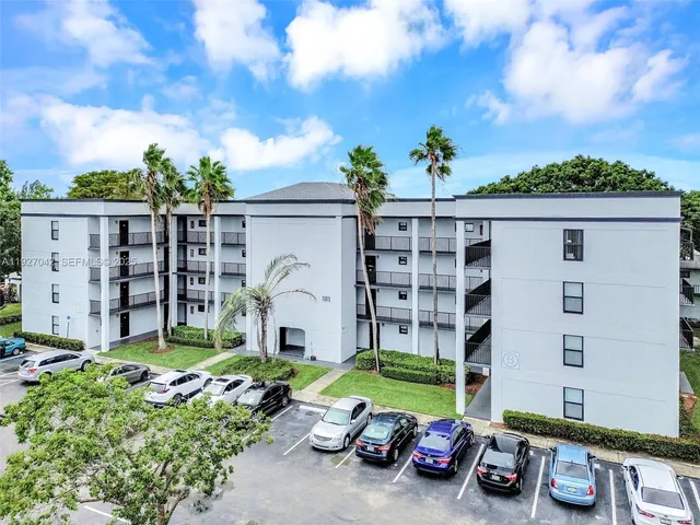 $1,695 | 7550 Stirling Road, Unit V214, Davie, FL 33024