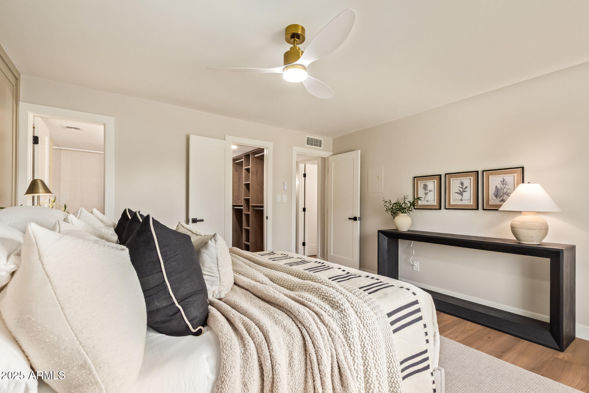 4201 East Camelback Road, Unit 14 Phoenix, AZ 85018 - Photo 14 of 26 a bedroom with a bed and a lamp on dresser