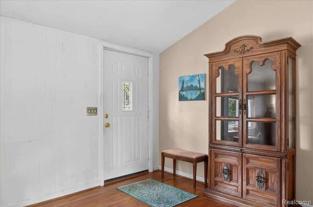 5621 Delmas Road Clarkston, MI 48348 - Photo 6 of 47