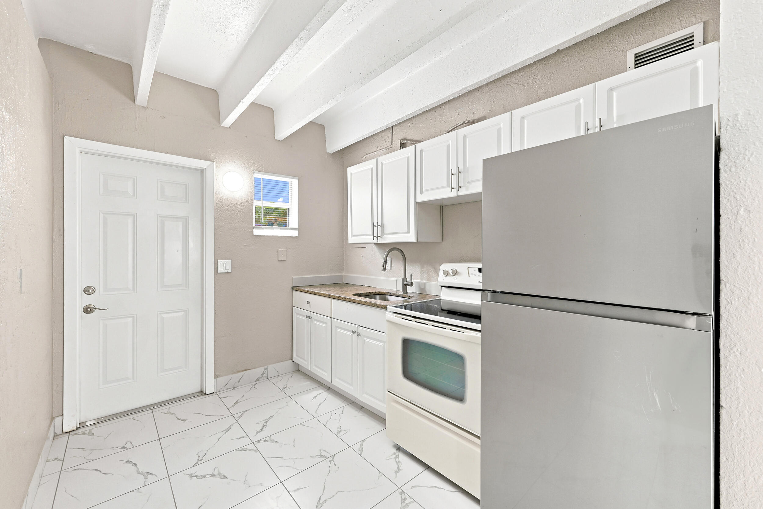 812 19th Street, Unit 1 West Palm Beach, FL 33407 - Photo 6 of 15 453a6185