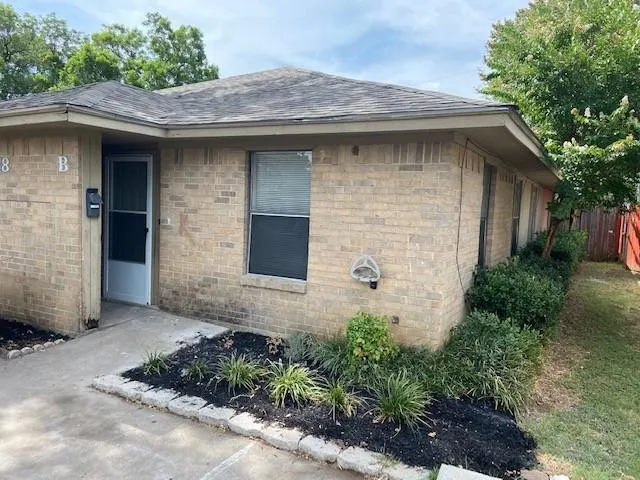 $1,350 | 118 Maple Street, Unit A, Arlington, TX 76011