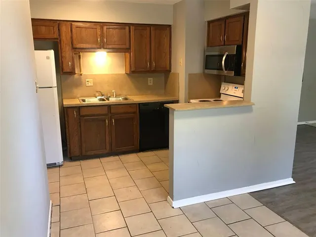 $1,350 | 118 Maple Street, Unit A, Arlington, TX 76011