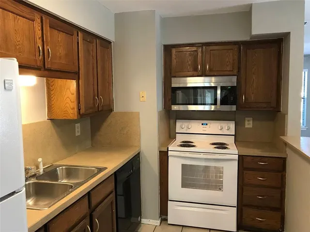 $1,350 | 118 Maple Street, Unit A, Arlington, TX 76011