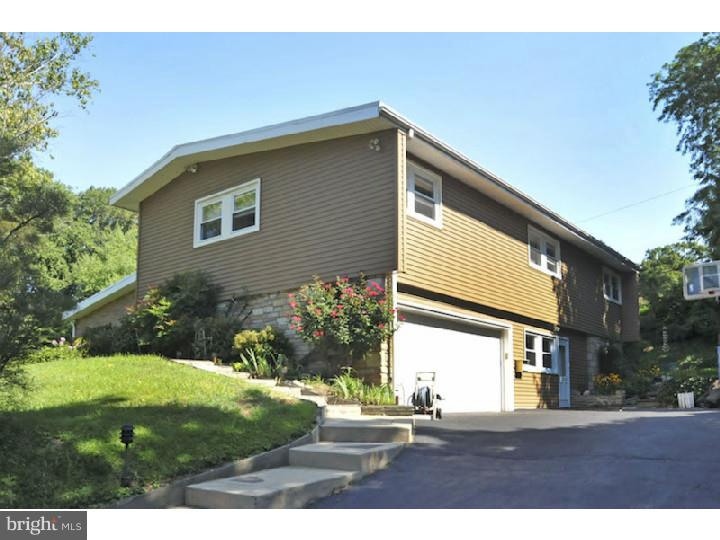 1095 Sparrow Road Jenkintown, PA 19046 - Photo 3 of 25 Driveway