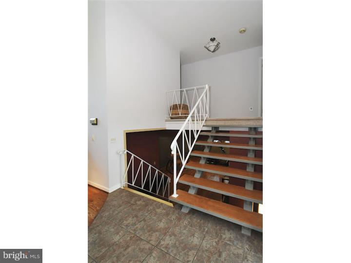 1095 Sparrow Road Jenkintown, PA 19046 - Photo 6 of 25 Foyer