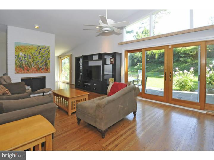 1095 Sparrow Road Jenkintown, PA 19046 - Photo 7 of 25 Living Room