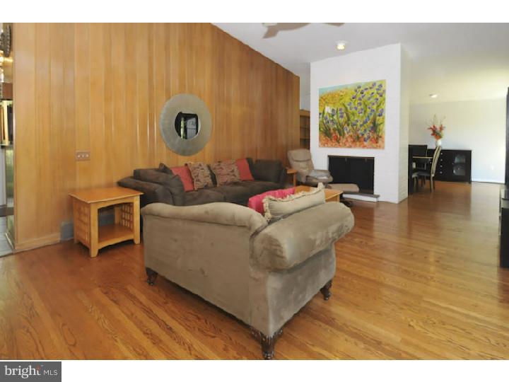 1095 Sparrow Road Jenkintown, PA 19046 - Photo 8 of 25 Living Room