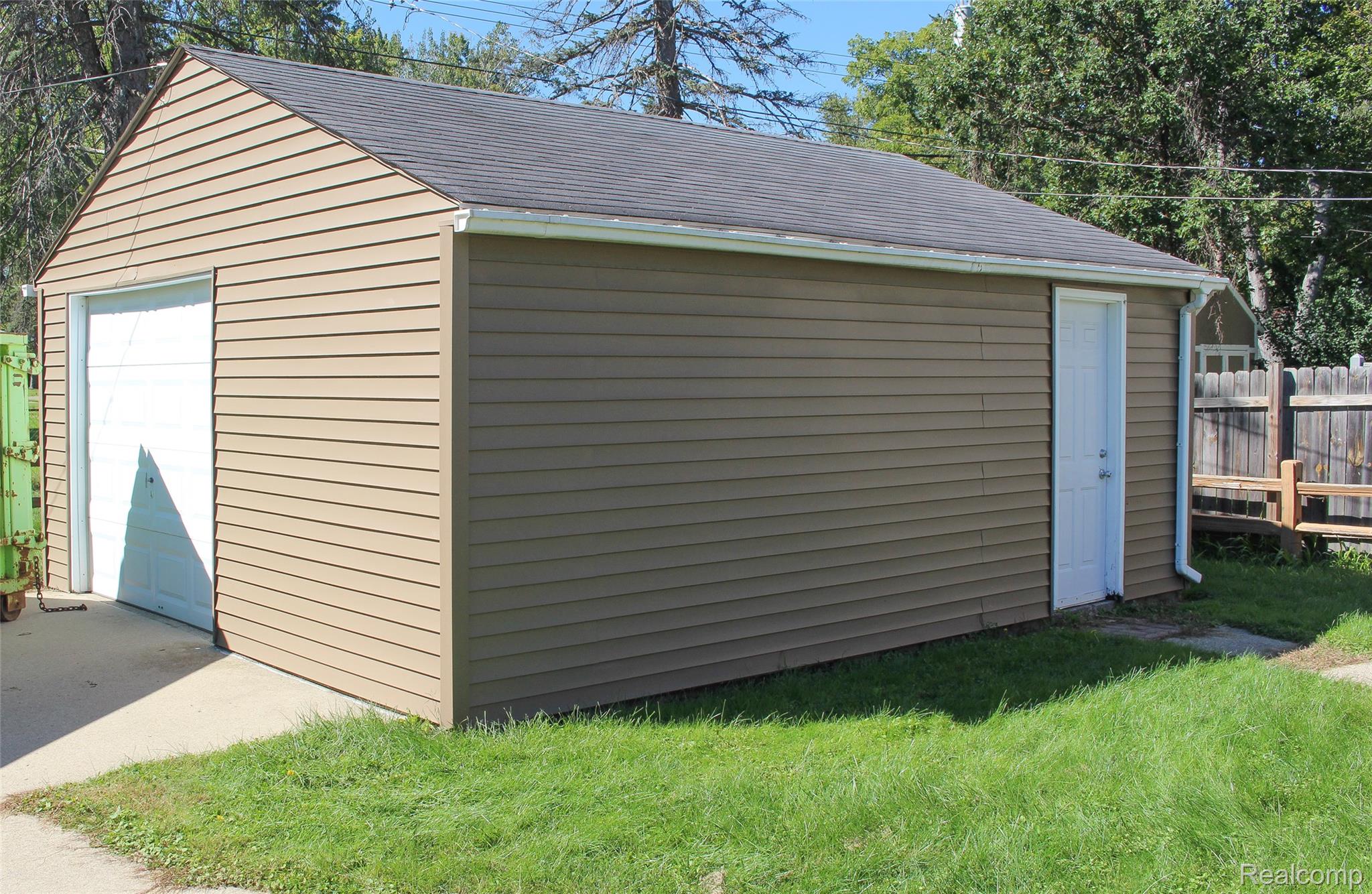 2615 Watkins Lake Road Waterford, MI 48328 - Photo 4 of 19 1 1/2 Car Detached Garage with work shop area