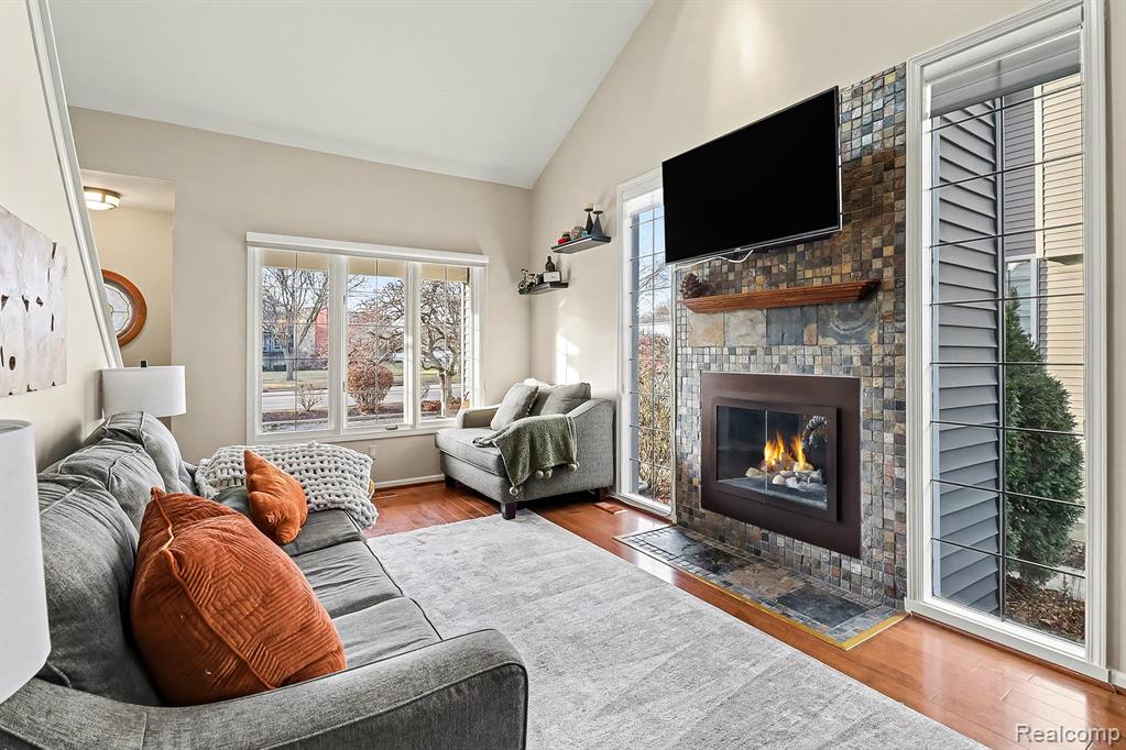 607 South Crooks Road Clawson, MI 48017 - Photo 4 of 31 Gallery Image 4