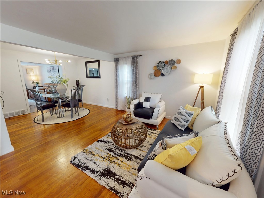 4531 Laurel Road Cleveland, OH 44121 - Photo 4 of 49