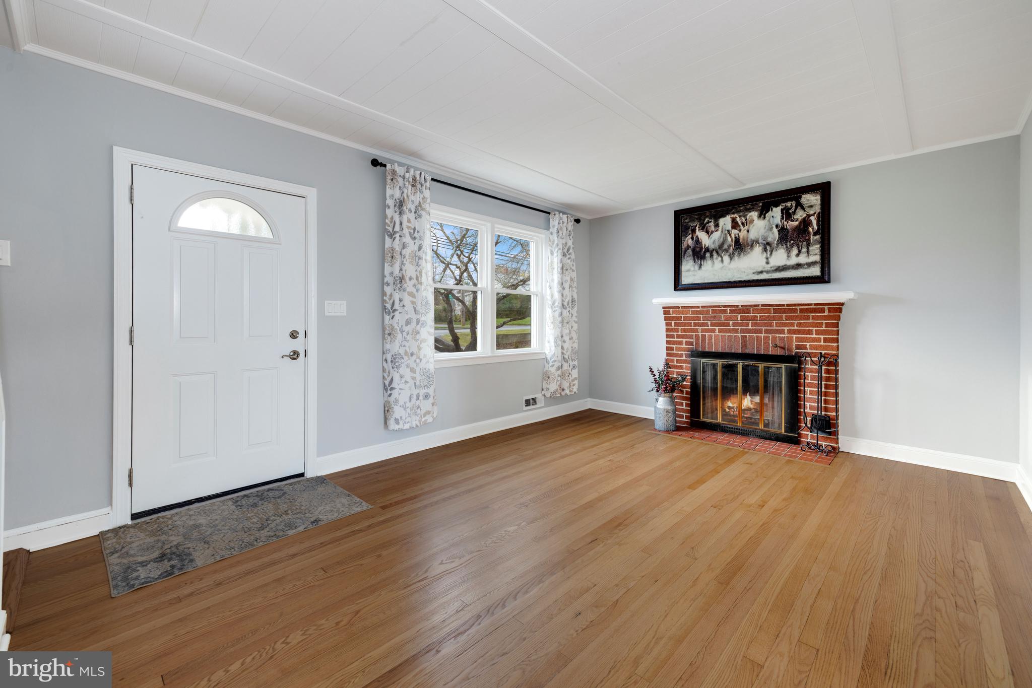 23737 Woodfield Road Gaithersburg, MD 20882 - Photo 3 of 30