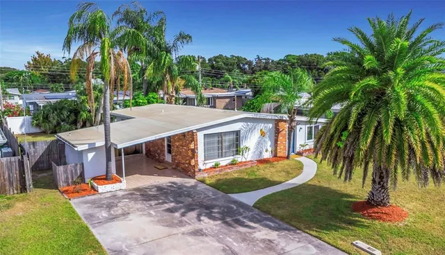 $445,000 | 676 Orangewood Drive, Dunedin, FL 34698