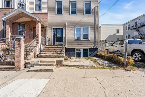 $2,300 | 188 Delaware Avenue, Unit 3, Jersey City, NJ 07306