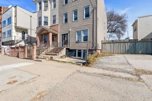 $2,300 | 188 Delaware Avenue, Unit 3, Jersey City, NJ 07306