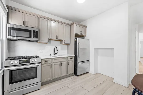 $2,300 | 188 Delaware Avenue, Unit 3, Jersey City, NJ 07306