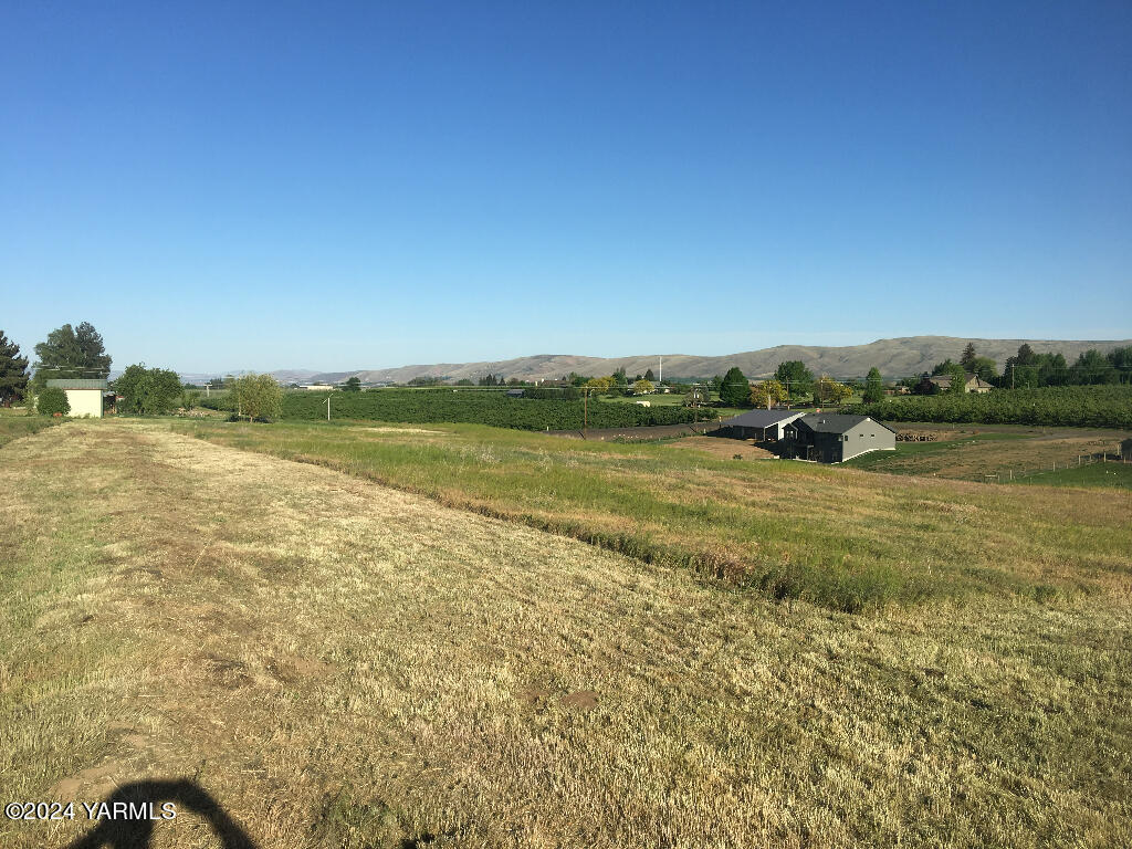 1800 Block Stein Road Yakima, WA 98908 - Photo 3 of 10 a view of an ocean beach