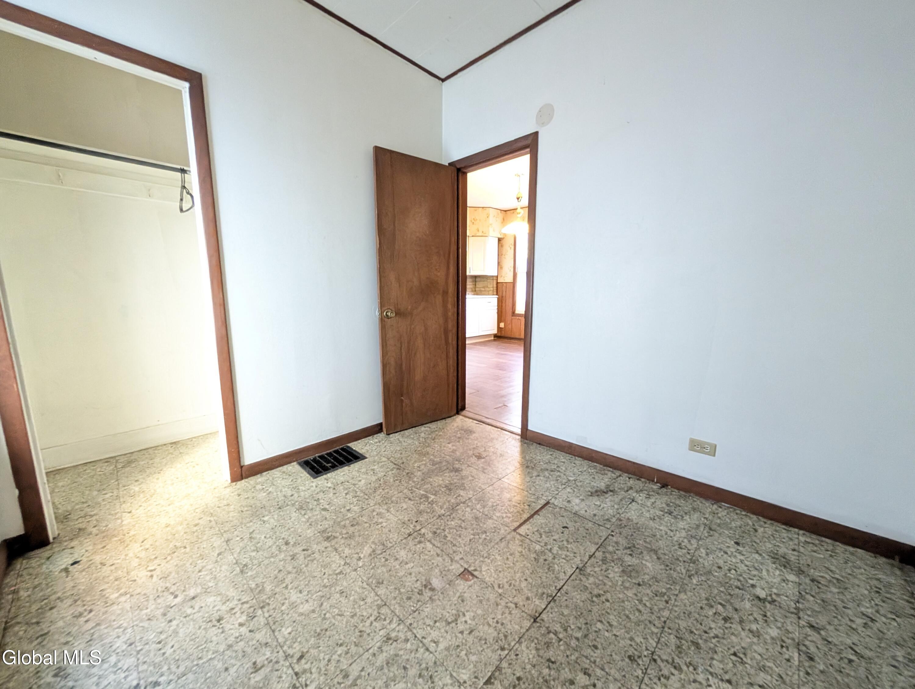 16 Paulding Street Schenectady, NY 12308 - Photo 12 of 40 PXL_20251108_202442088