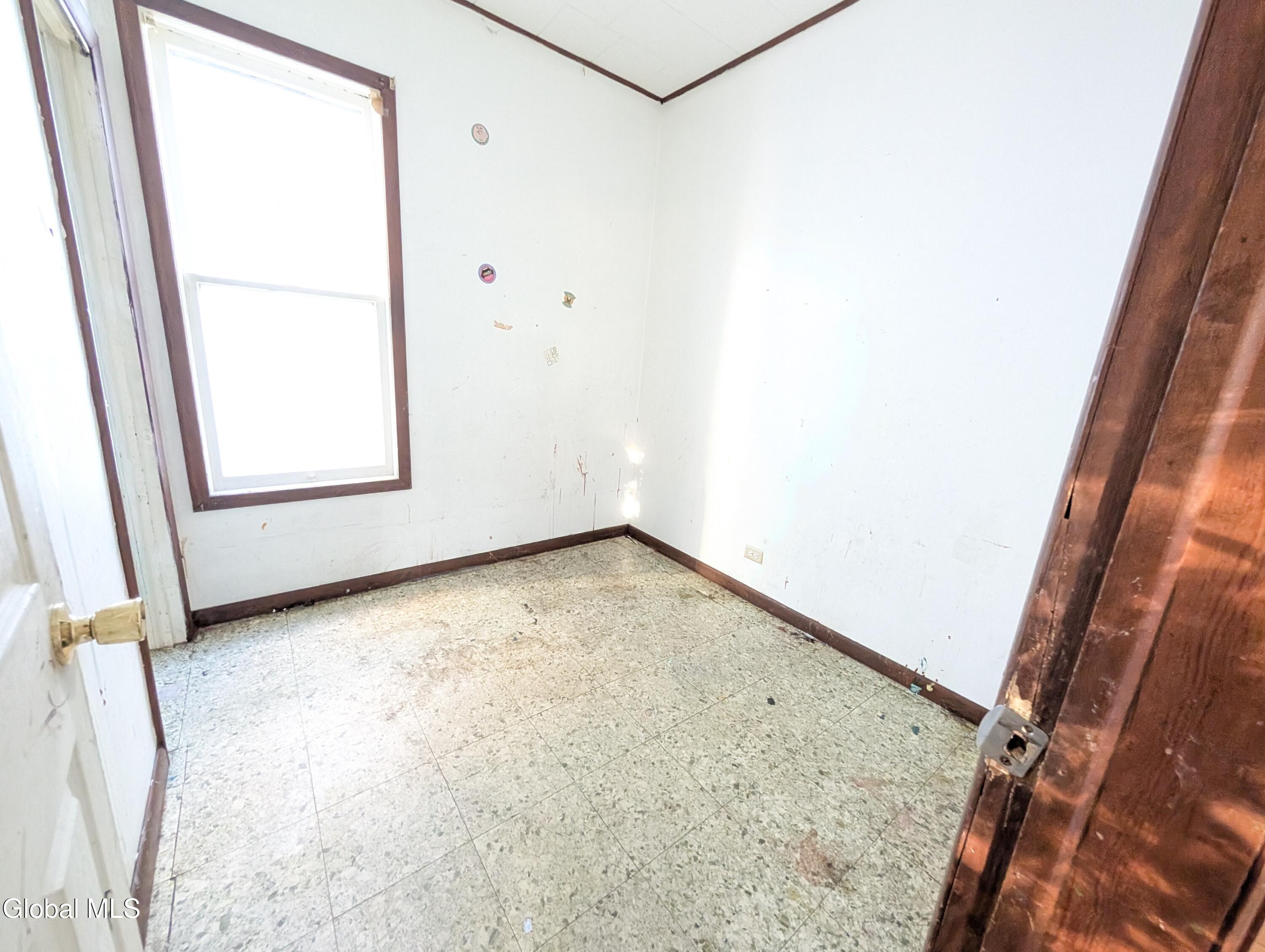 16 Paulding Street Schenectady, NY 12308 - Photo 15 of 40 PXL_20251108_202508776