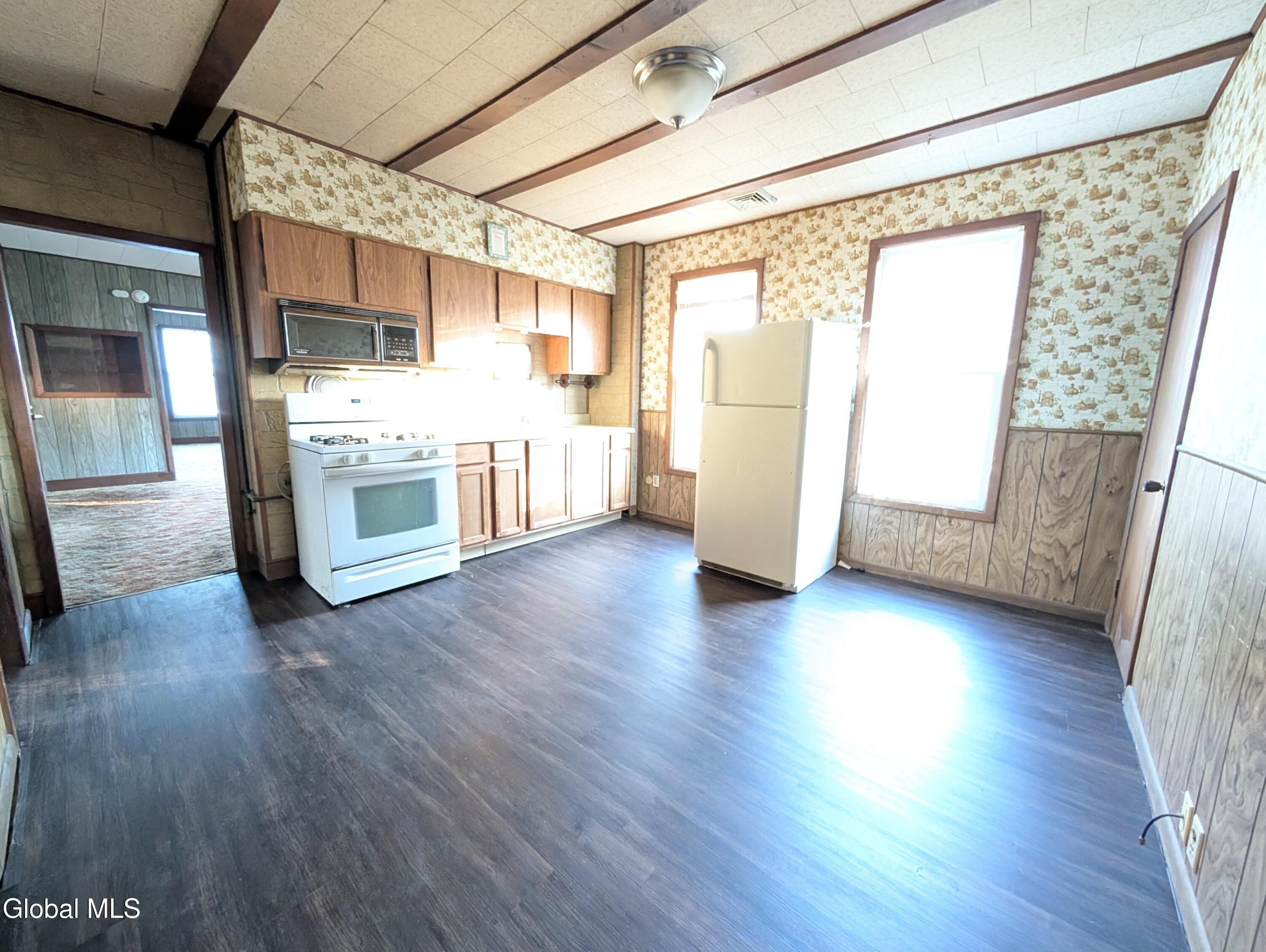 16 Paulding Street Schenectady, NY 12308 - Photo 23 of 40 -PXL_20251108_202943909