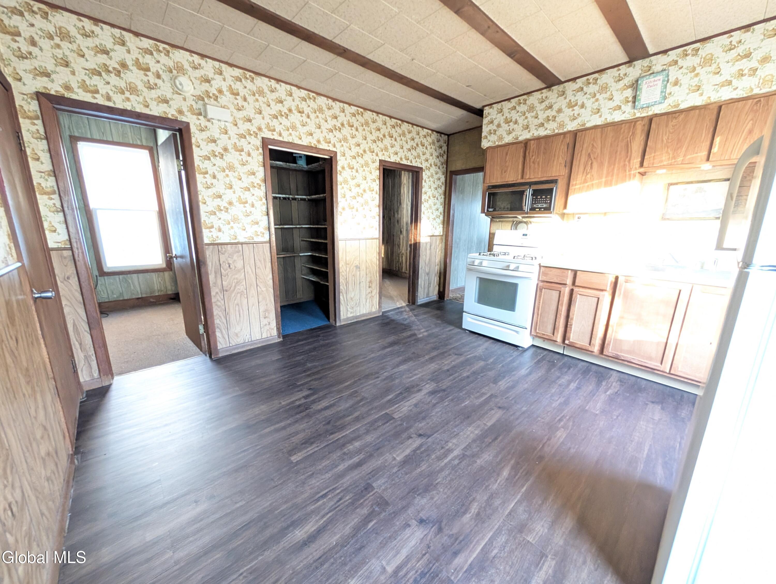 16 Paulding Street Schenectady, NY 12308 - Photo 24 of 40 -PXL_20251108_202926115