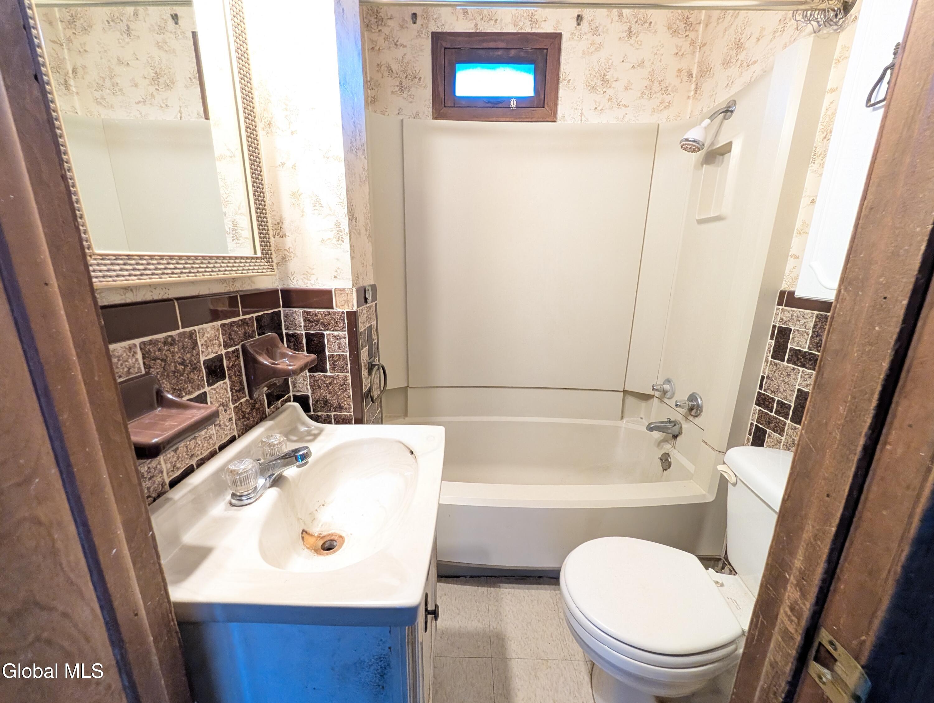 16 Paulding Street Schenectady, NY 12308 - Photo 25 of 40 PXL_20251108_203059742