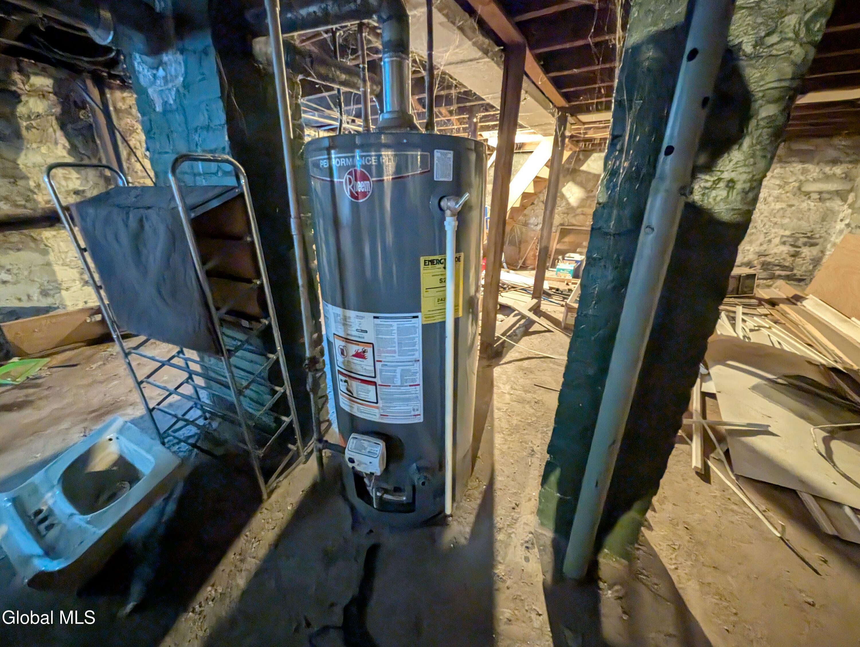 16 Paulding Street Schenectady, NY 12308 - Photo 36 of 40 PXL_20251108_203541575