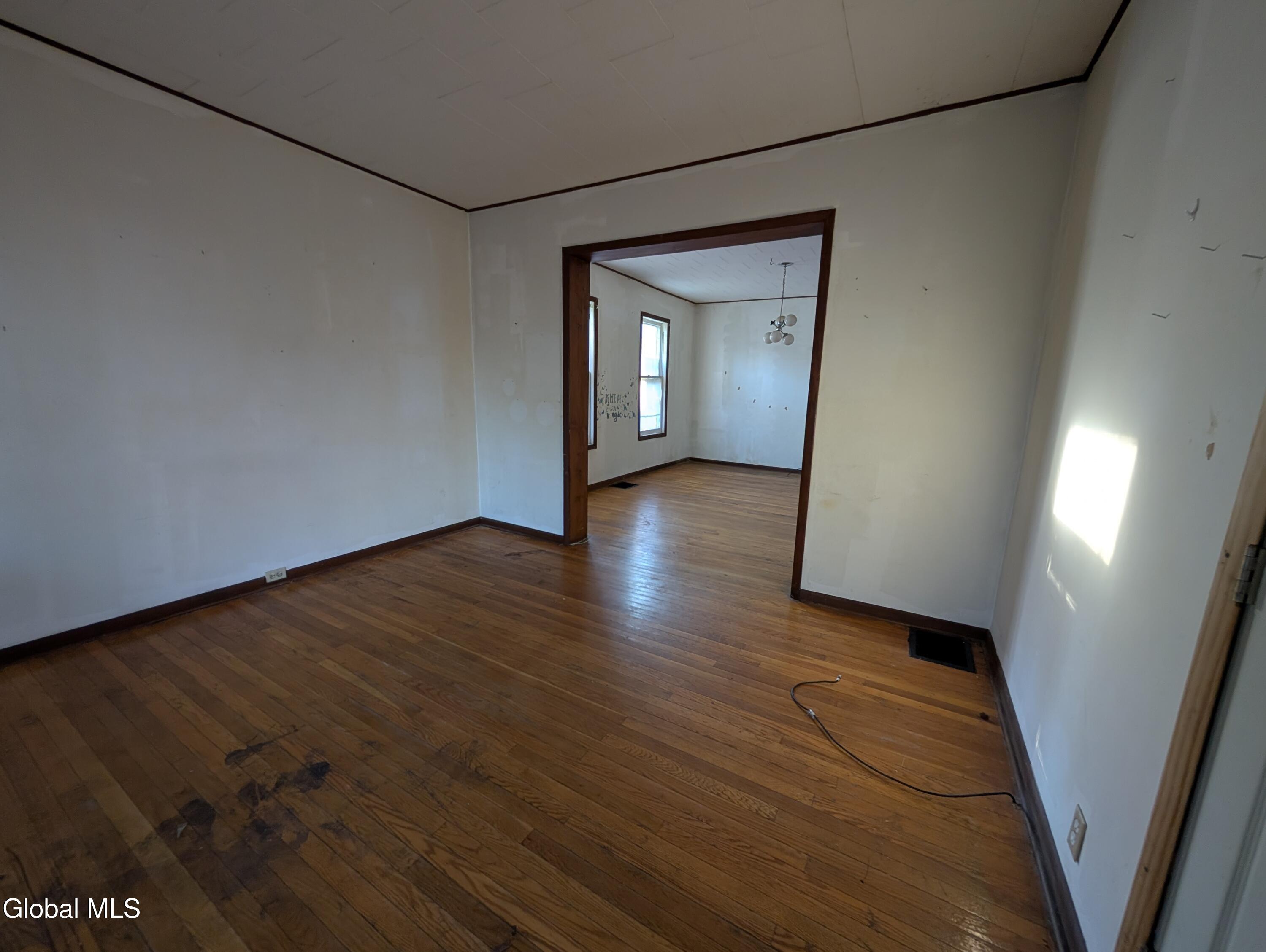 16 Paulding Street Schenectady, NY 12308 - Photo 4 of 40 PXL_20251108_202212274