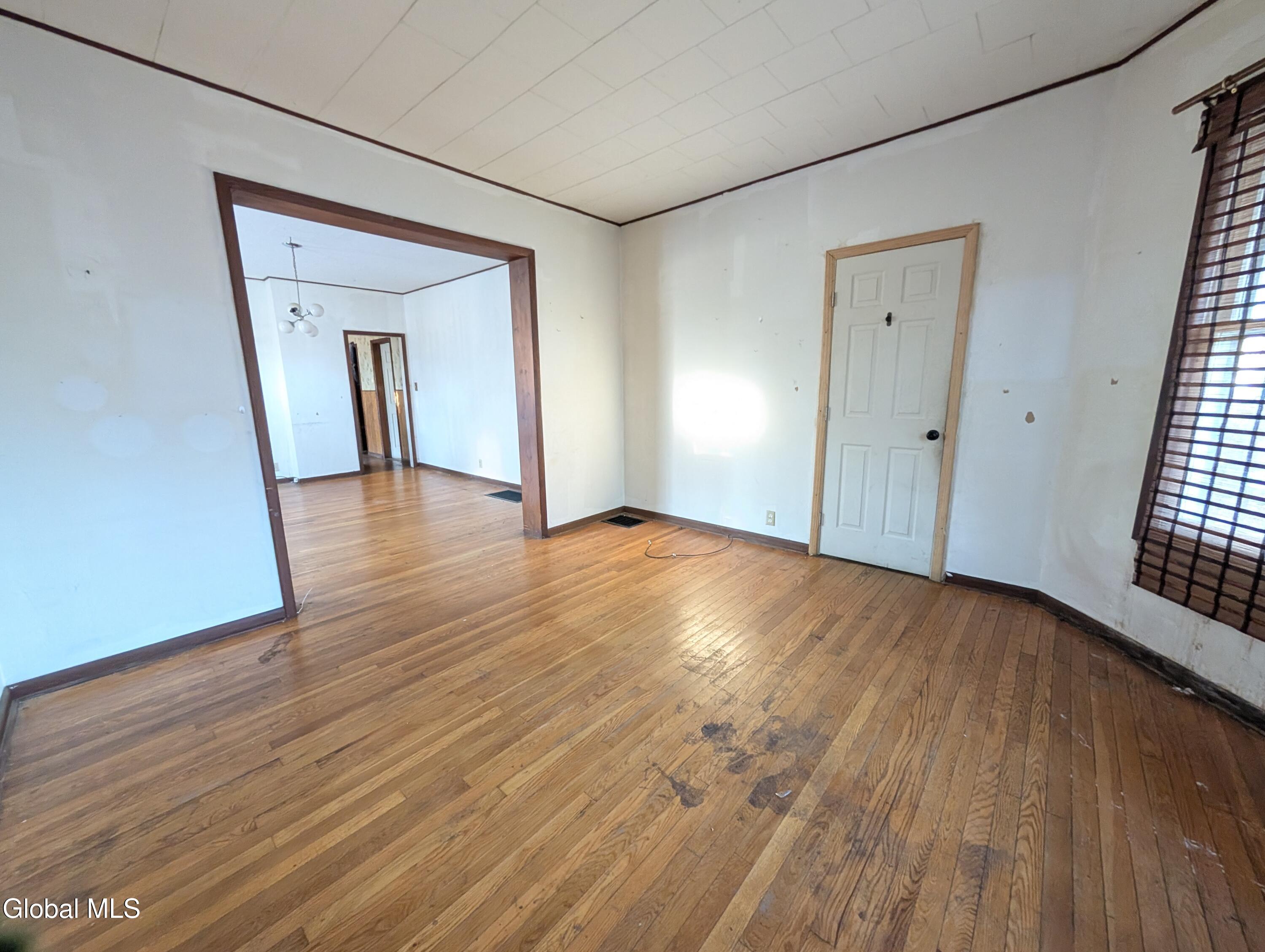 16 Paulding Street Schenectady, NY 12308 - Photo 5 of 40 PXL_20251108_202230219