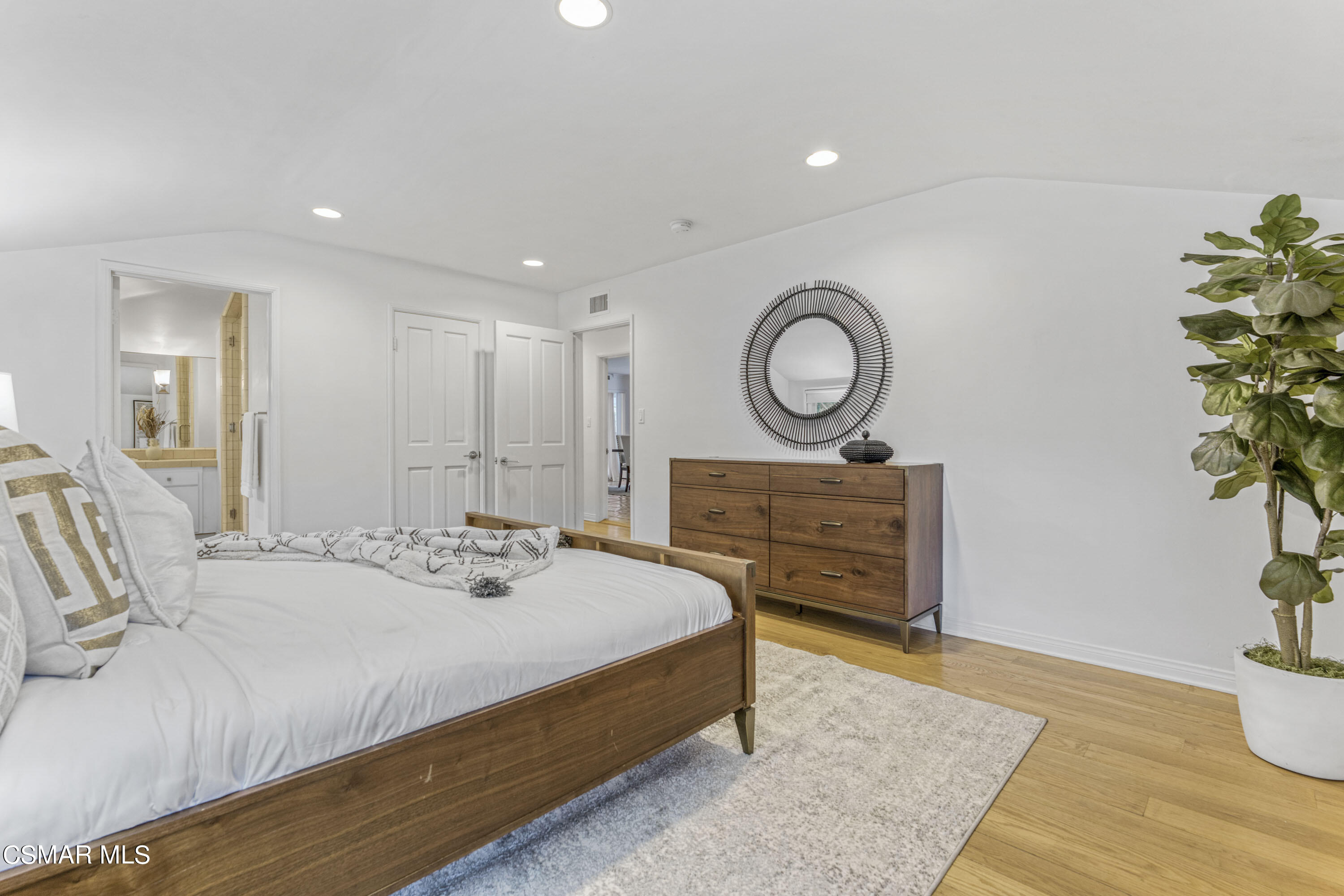 14401 Villa Woods Place Pacific Palisades, CA 90272 - Photo 20 of 46 a bedroom with a bed and a potted plant